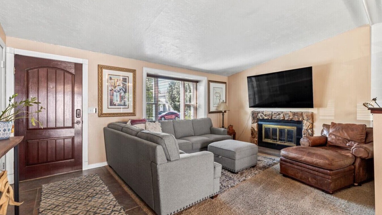Photo of Livingroom in Millcreek