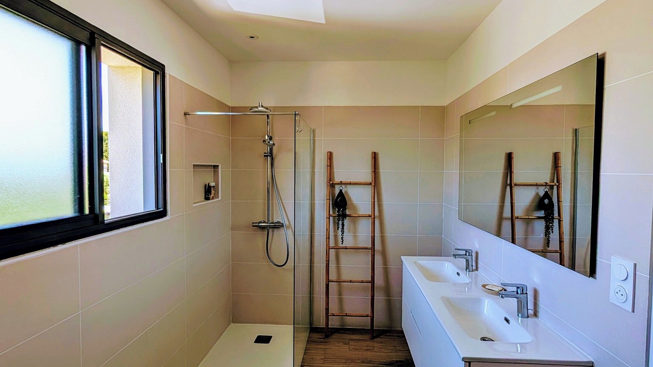 Photo of Bathroom in Chateauneuf-de-Gadagne