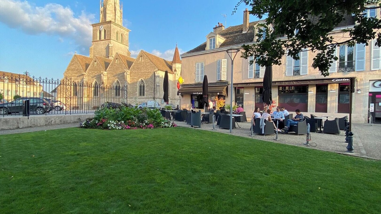 Photo of Others in Meursault