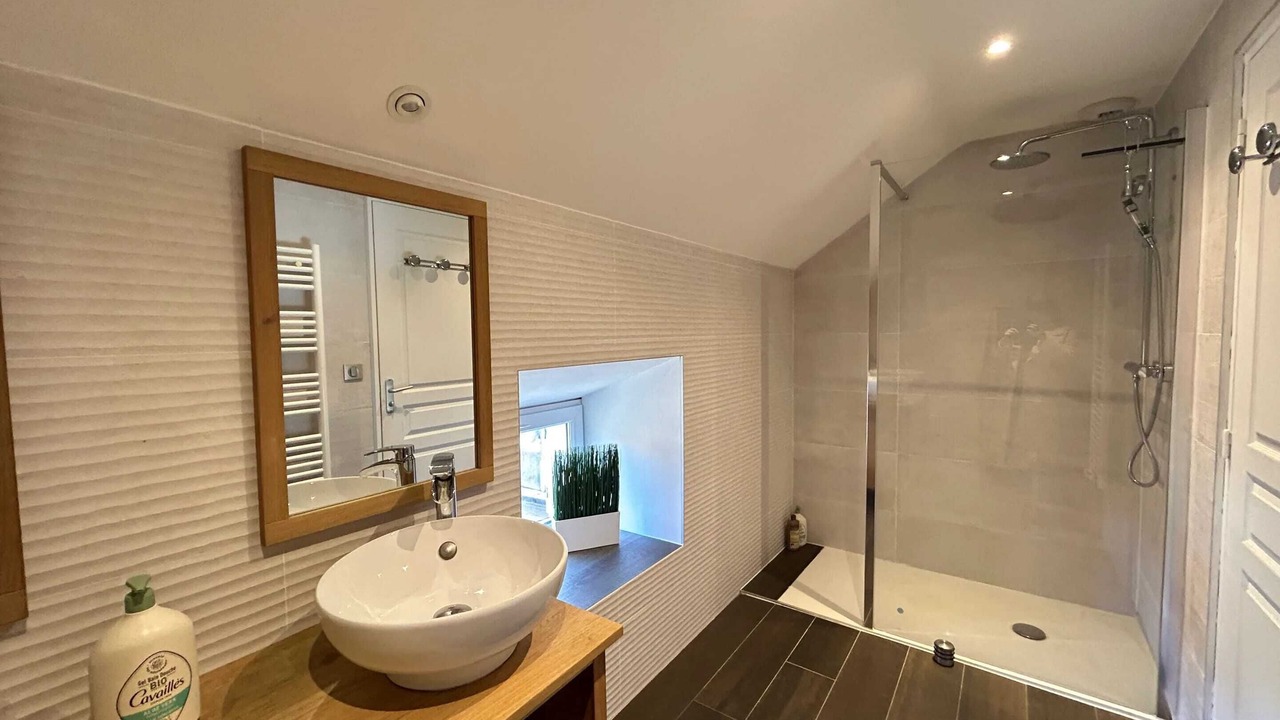 Photo of Bathroom in Meursault