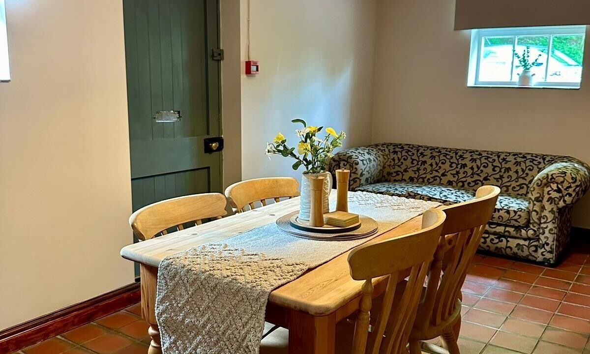 Photo of Livingroom in Alton