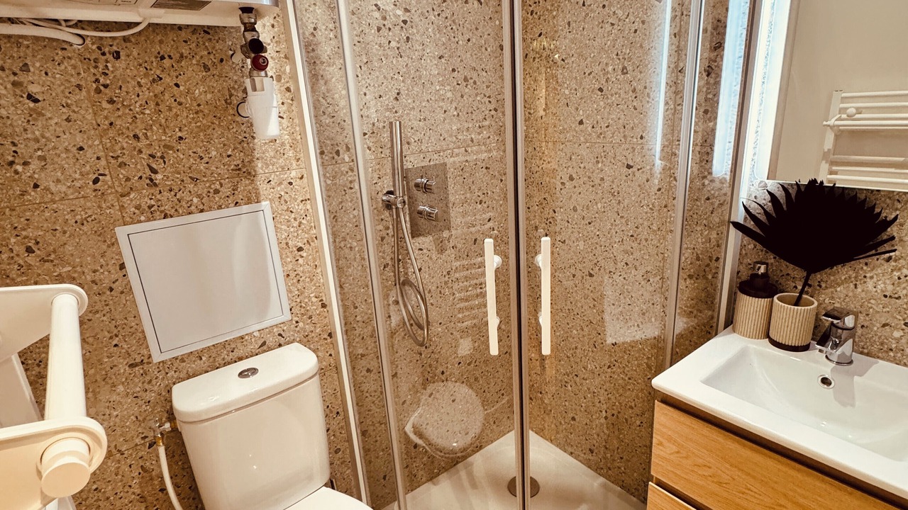 Photo of Bathroom in Griffon - Royale