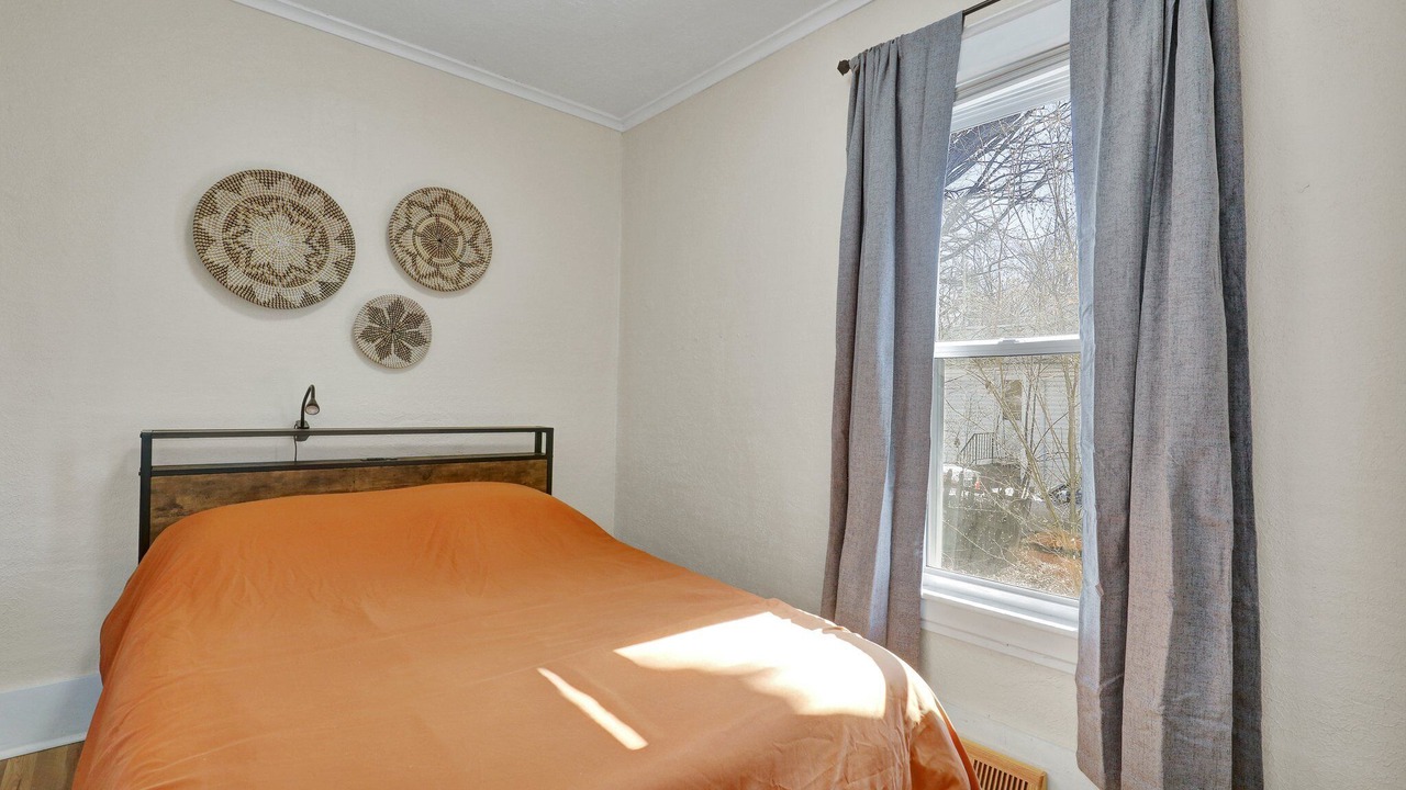 Photo of Bedroom in Lansing