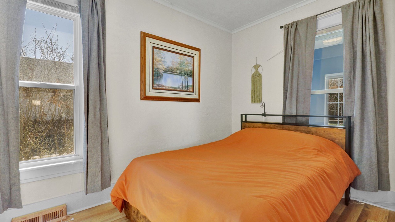 Photo of Bedroom in Lansing