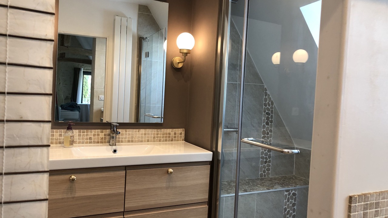 Photo of Bathroom in Cheille