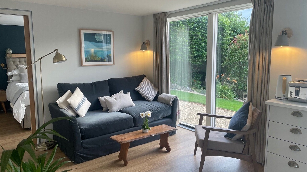 Photo of Livingroom in Box