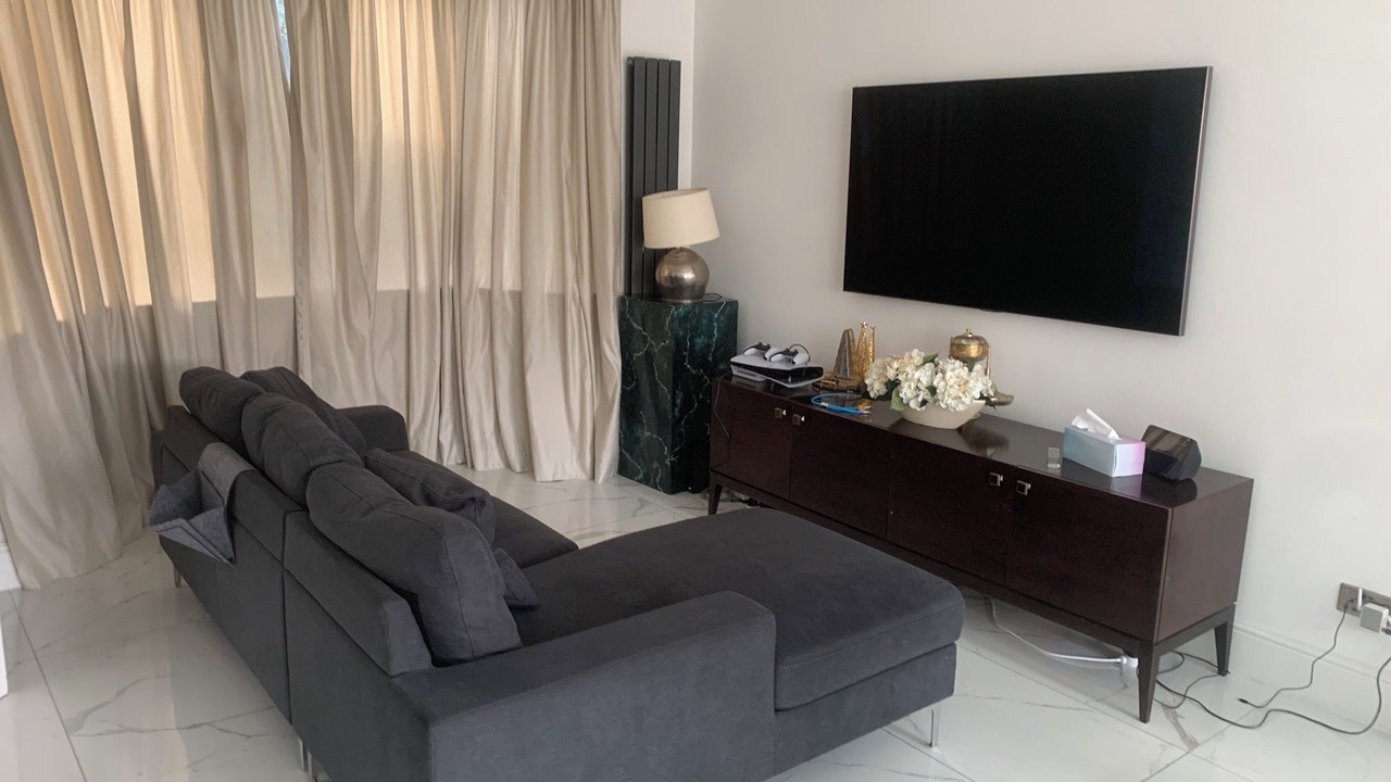 Photo of Livingroom in Uxbridge South