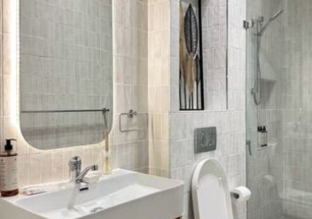 Photo of Bathroom in Haymarket