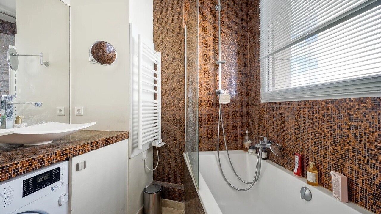 Photo of Bathroom in Combat