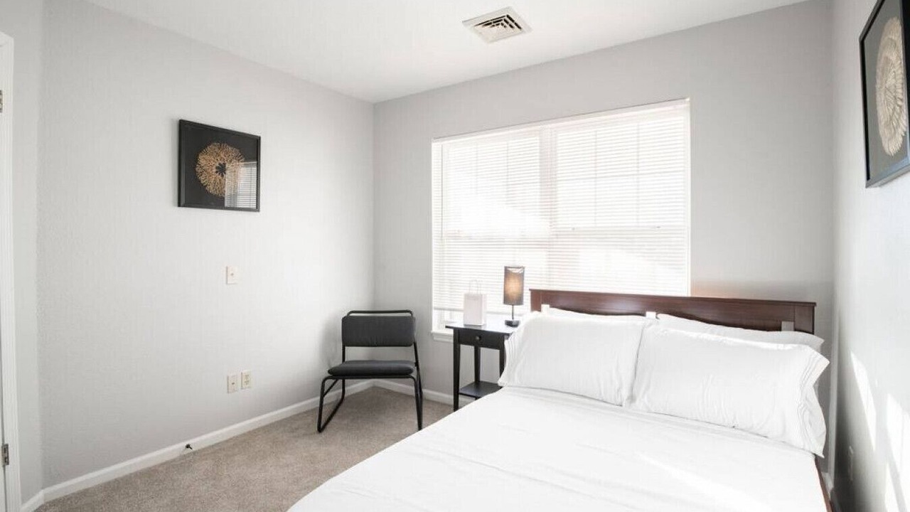 Photo of Bedroom in Groveland