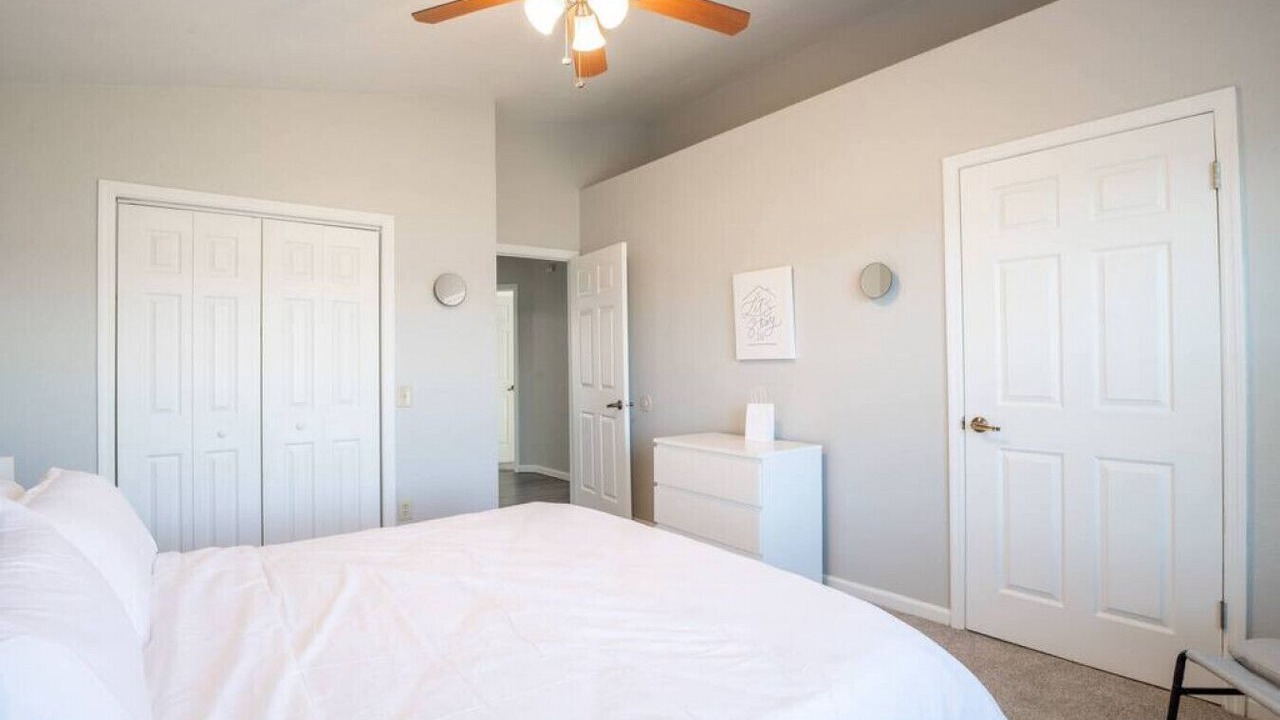 Photo of Bedroom in Groveland