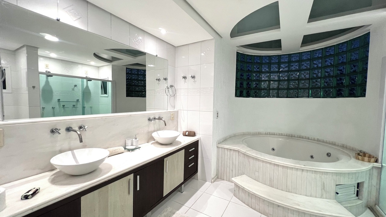 Photo of Bathroom in Jurere Internacional