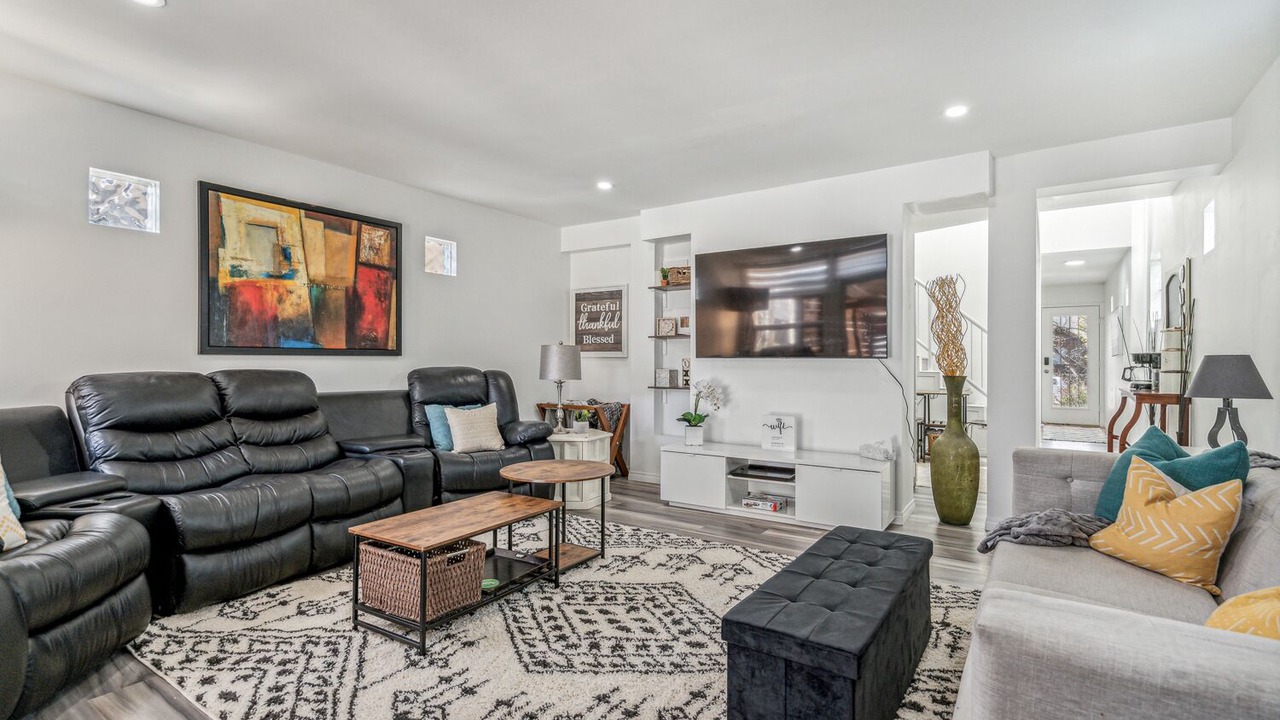 Photo of Livingroom in Northwest Calgary