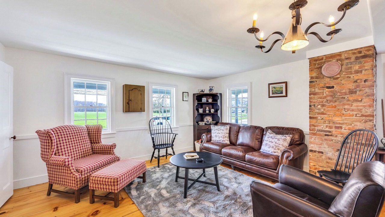 Photo of Livingroom in Northville