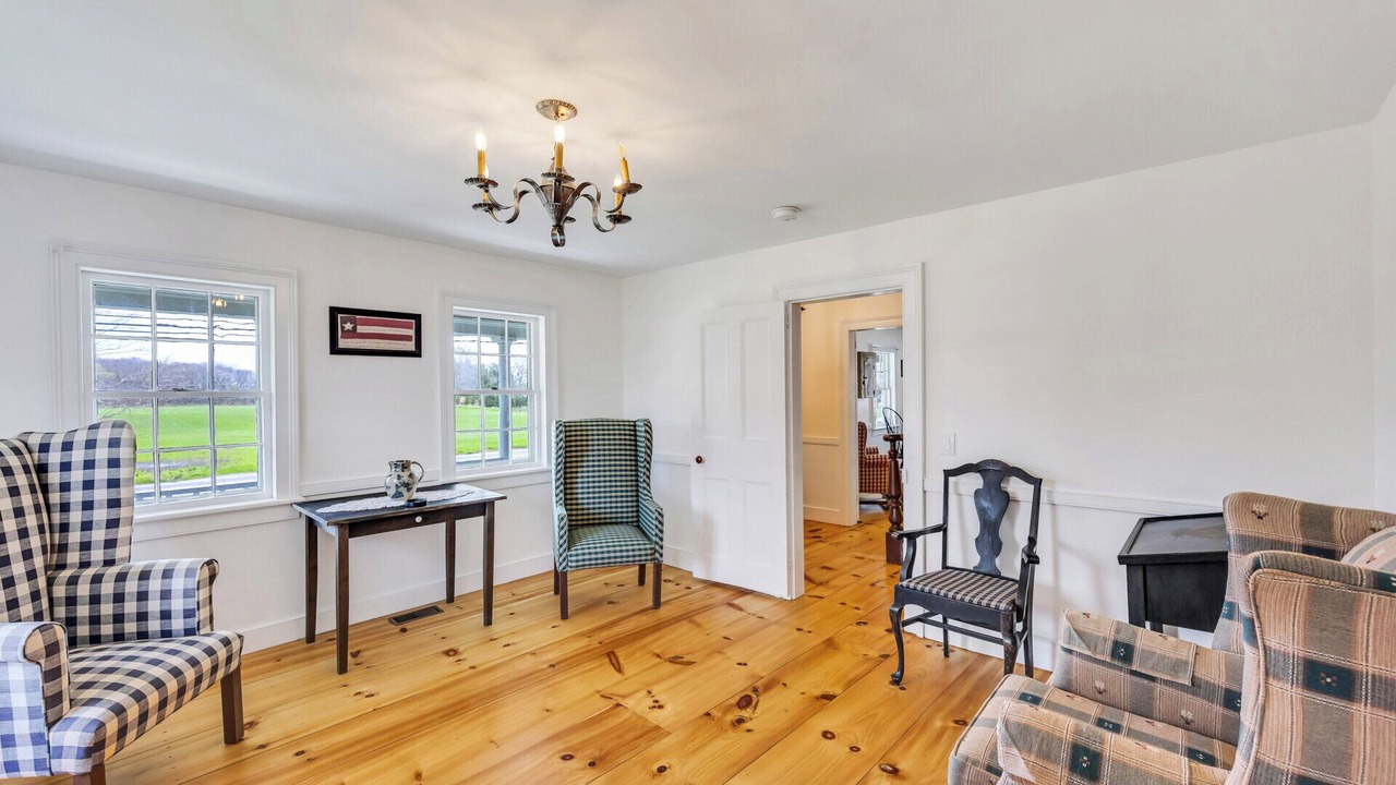 Photo of Livingroom in Northville