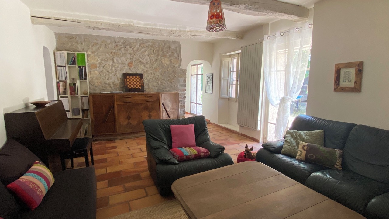 Photo of Livingroom in Entrecasteaux