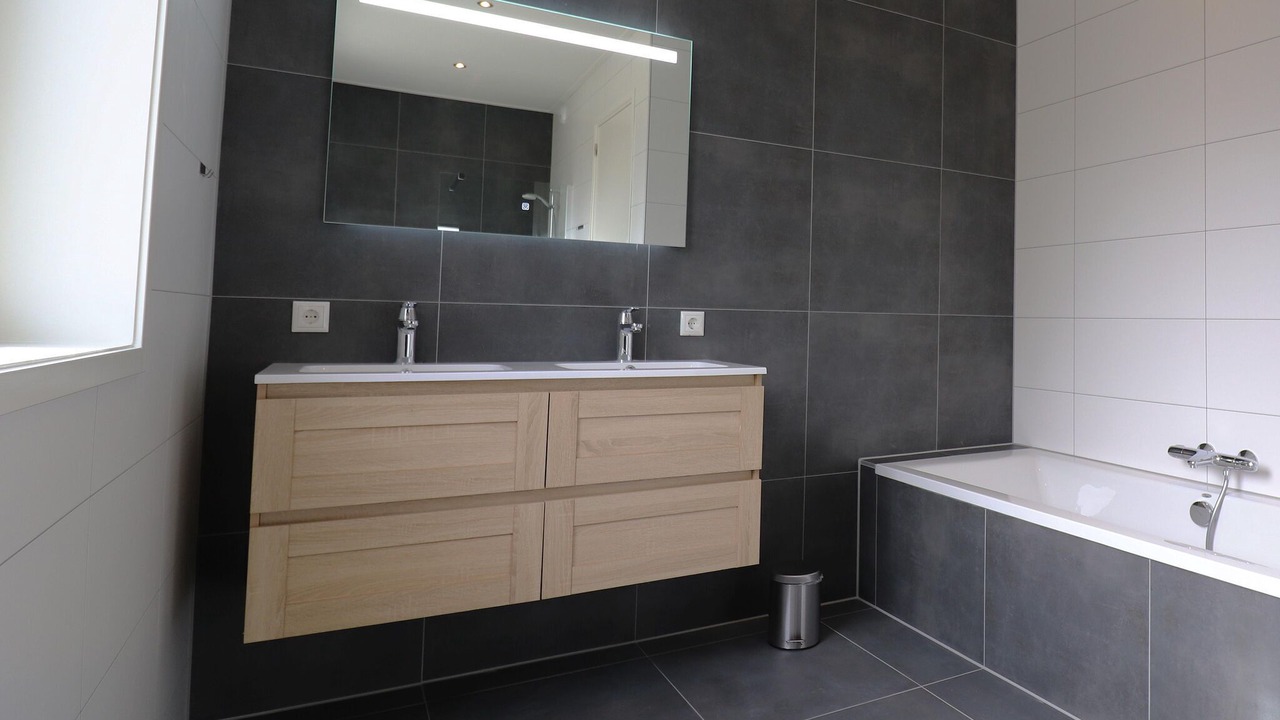 Photo of Bathroom in Leons