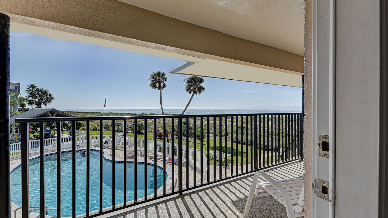 Photo of Patio Balcony in Golden Beach