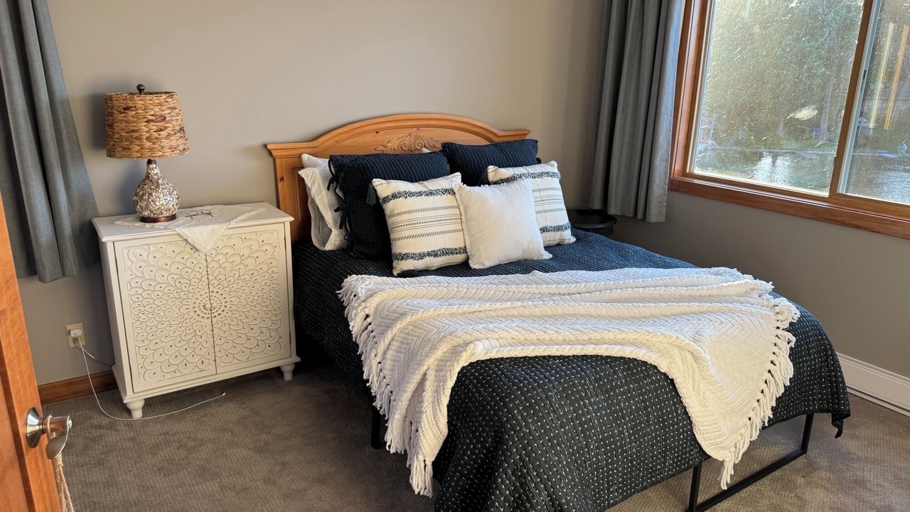 Photo of Bedroom in Okauchee Lake