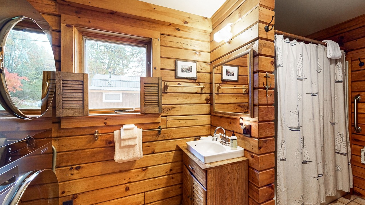 Photo of Bathroom in Valois