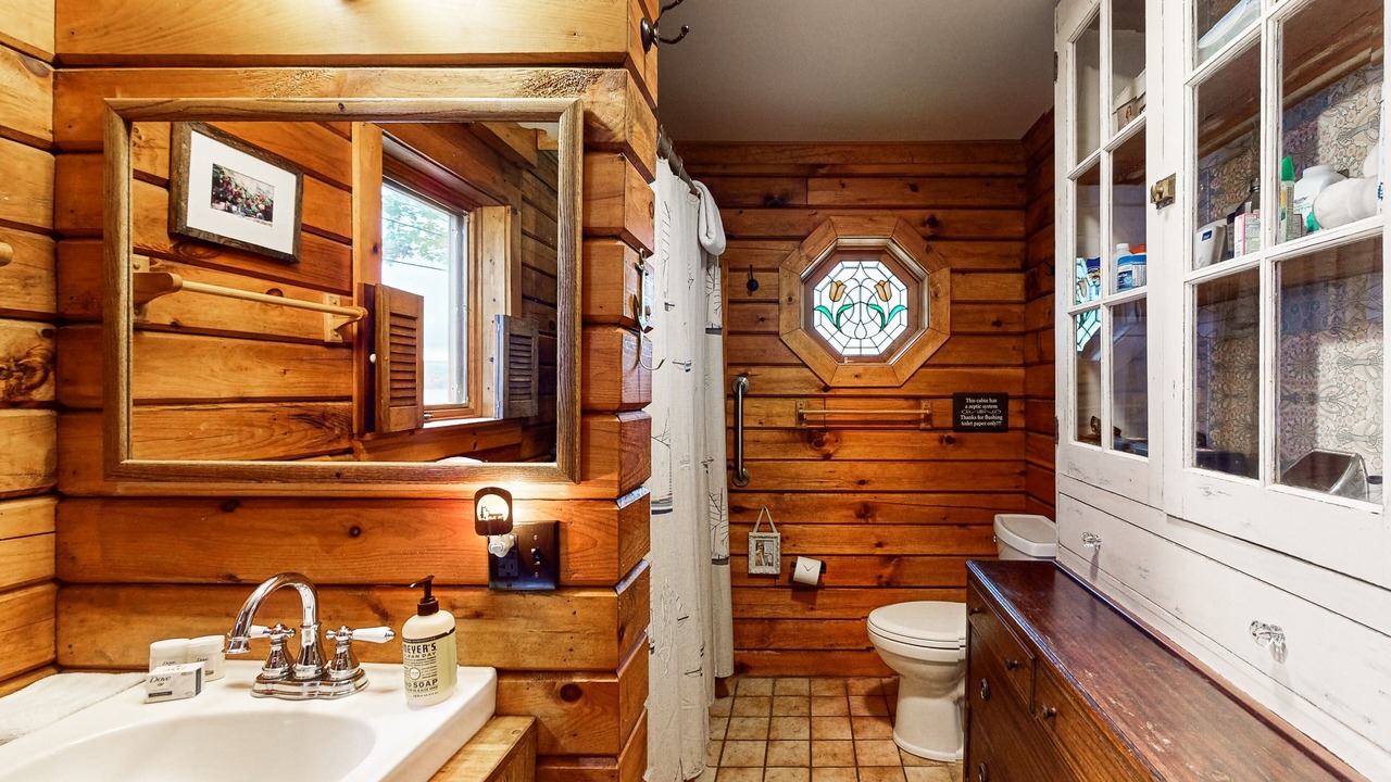 Photo of Bathroom in Valois