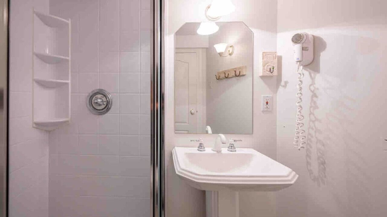 Photo of Bathroom in Ville-Marie