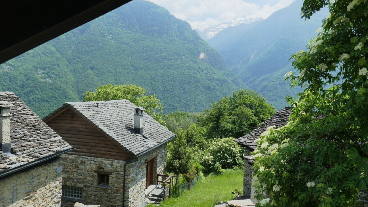 Photo of Others in Semione