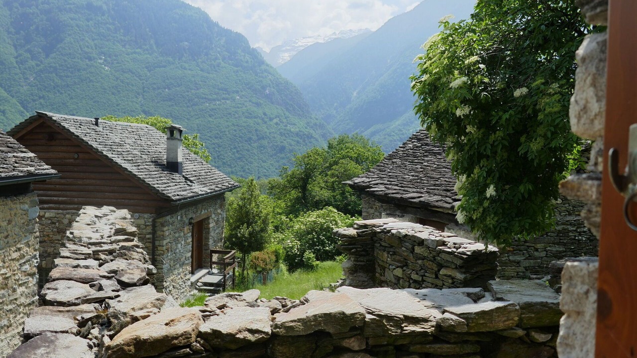 Photo of Others in Semione