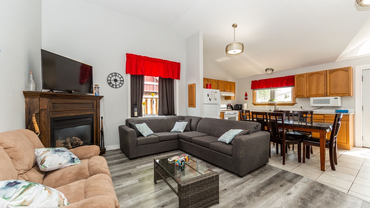 Photo of Livingroom in Central Elgin