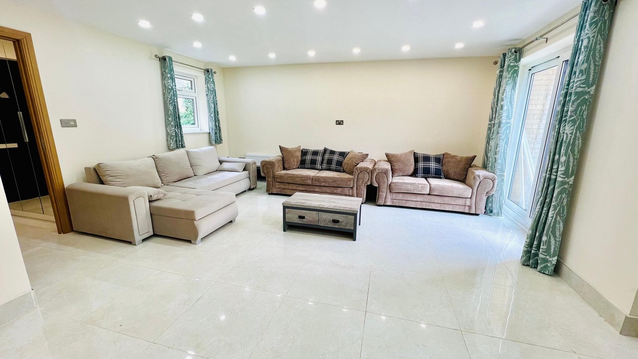 Photo of Livingroom in Uxbridge South