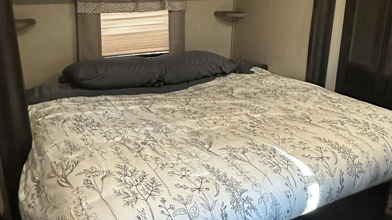 Photo of Bedroom in Carterville