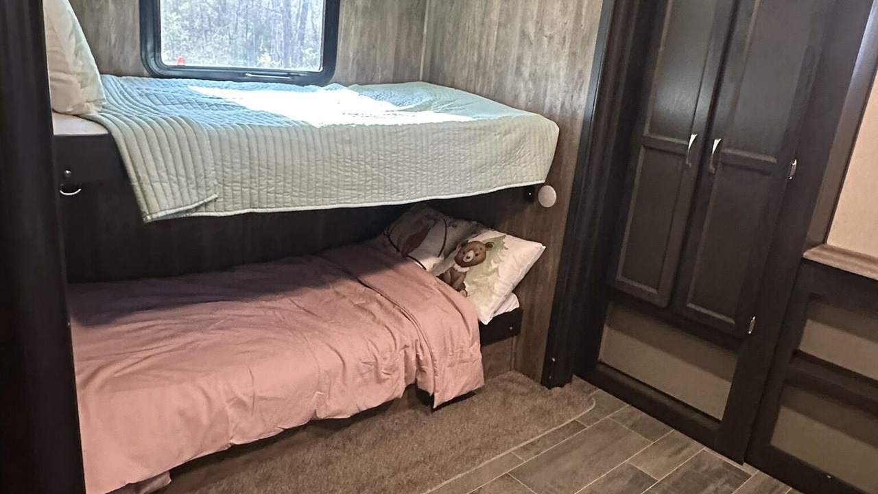 Photo of Bedroom in Carterville