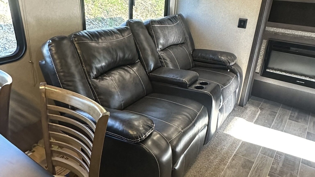 Photo of Livingroom in Carterville