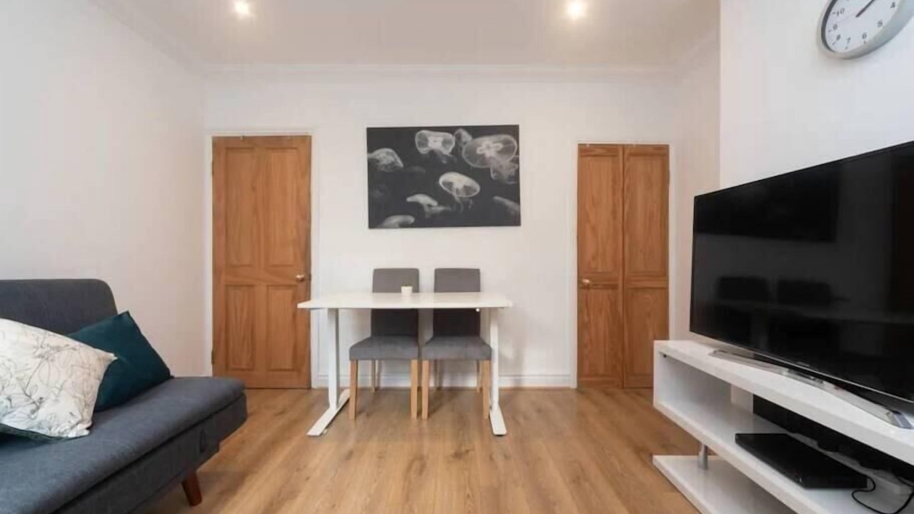 Photo of Livingroom in Surbiton