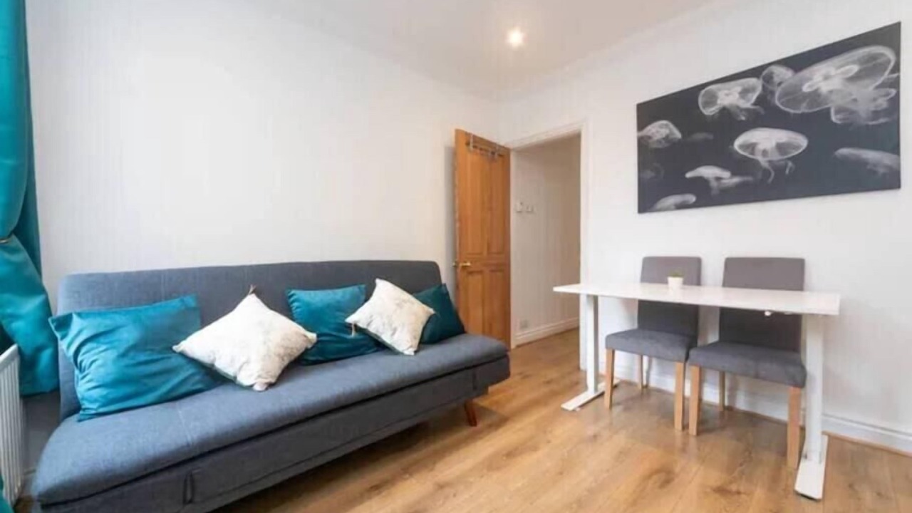 Photo of Livingroom in Surbiton
