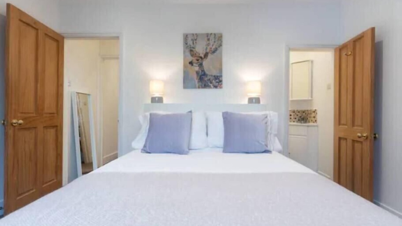 Photo of Bedroom in Surbiton