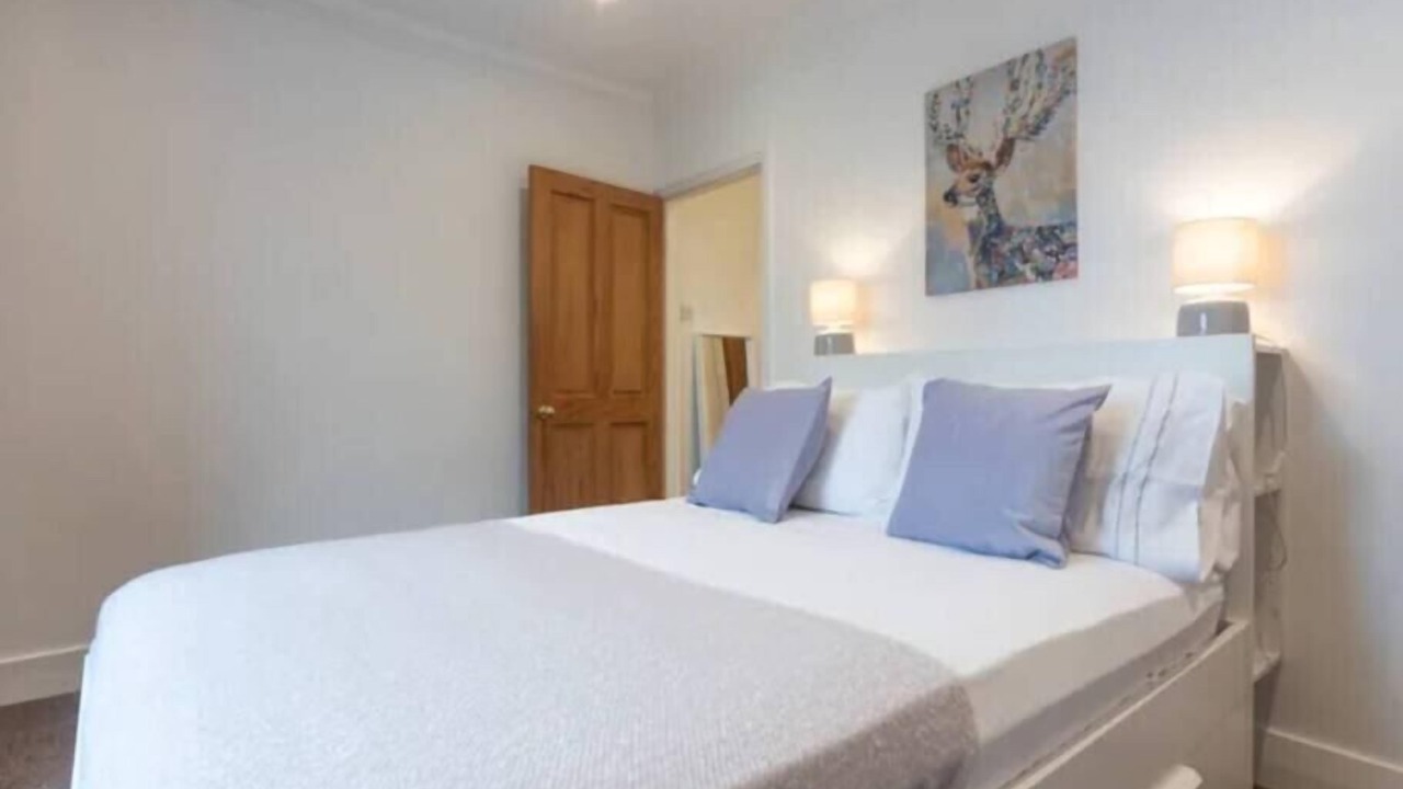 Photo of Bedroom in Surbiton