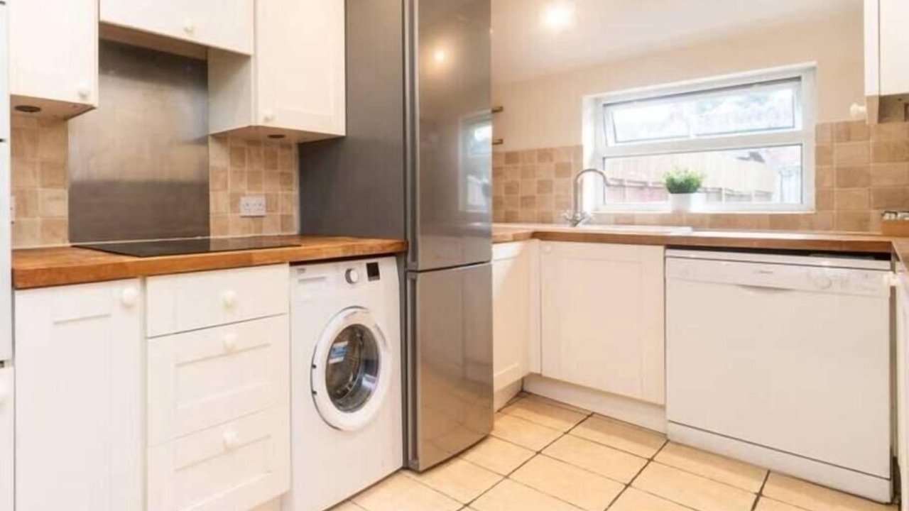 Photo of Kitchen in Surbiton