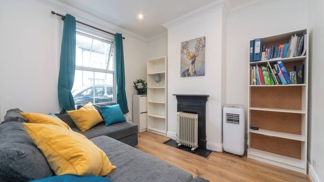 Photo of Livingroom in Surbiton