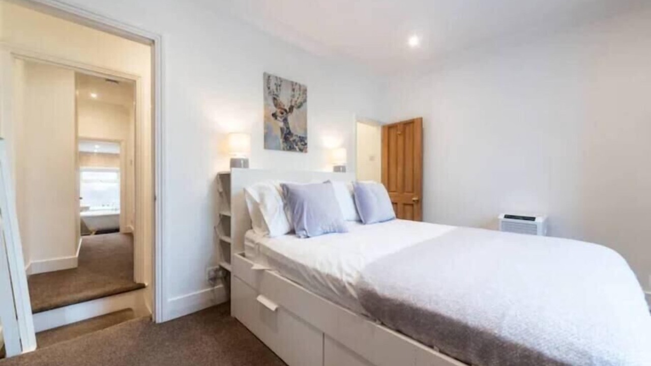 Photo of Bedroom in Surbiton