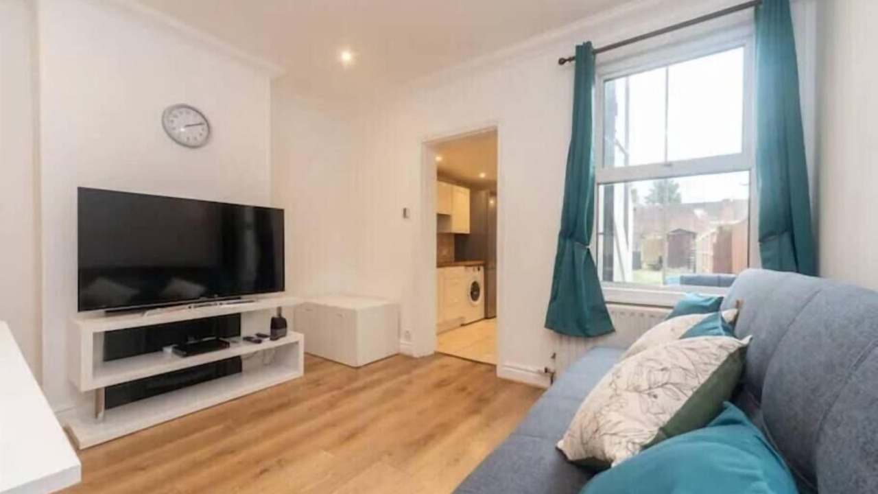 Photo of Livingroom in Surbiton
