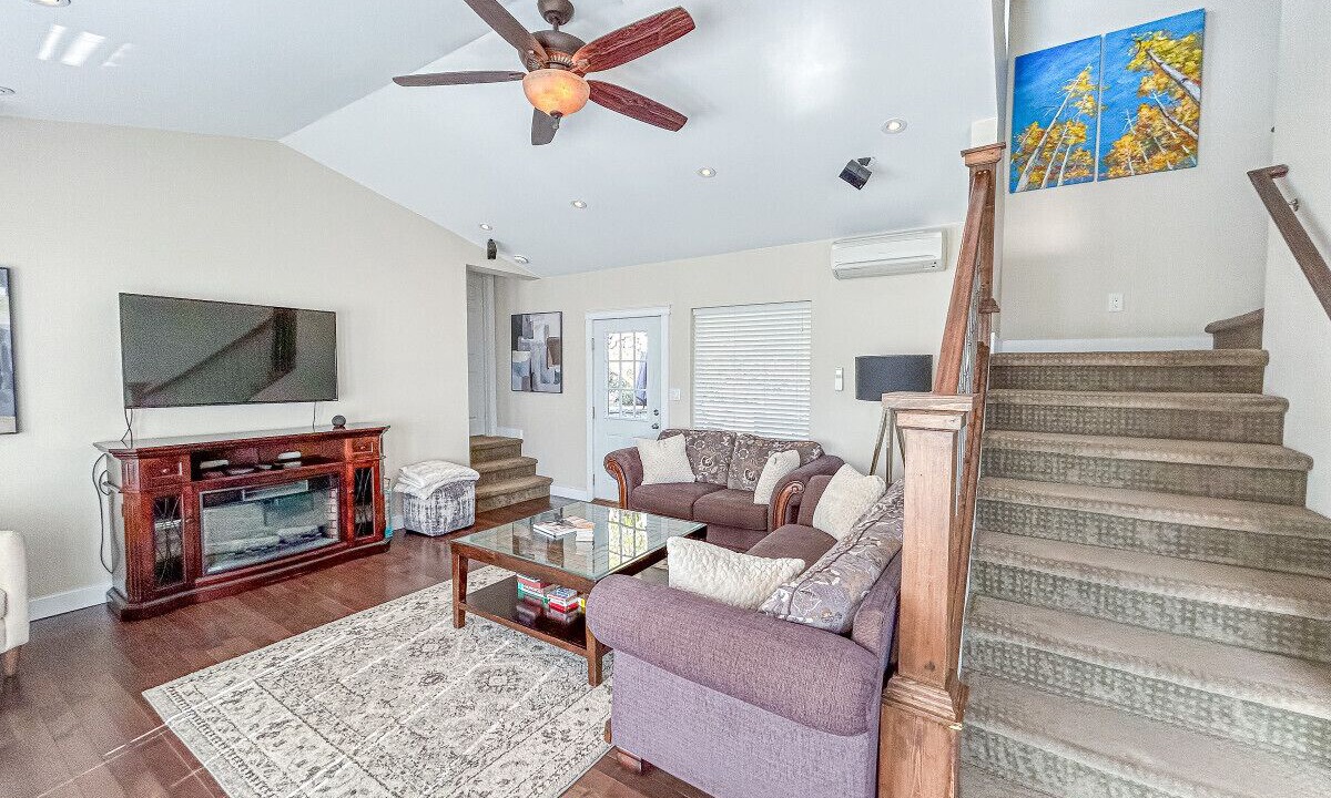 Photo of Livingroom in Okanagan-Similkameen