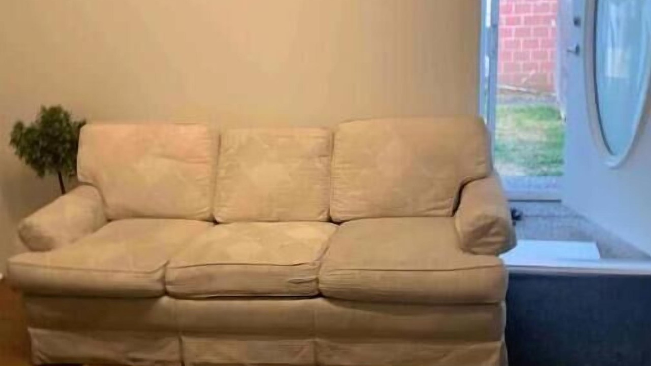 Photo of Livingroom in Surrey Newton