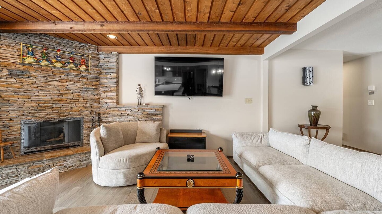 Photo of Livingroom in Springbank