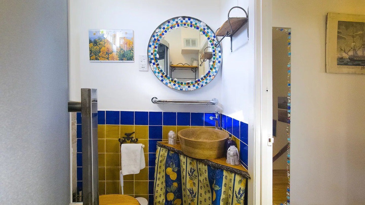 Photo of Bathroom in Island Gardens