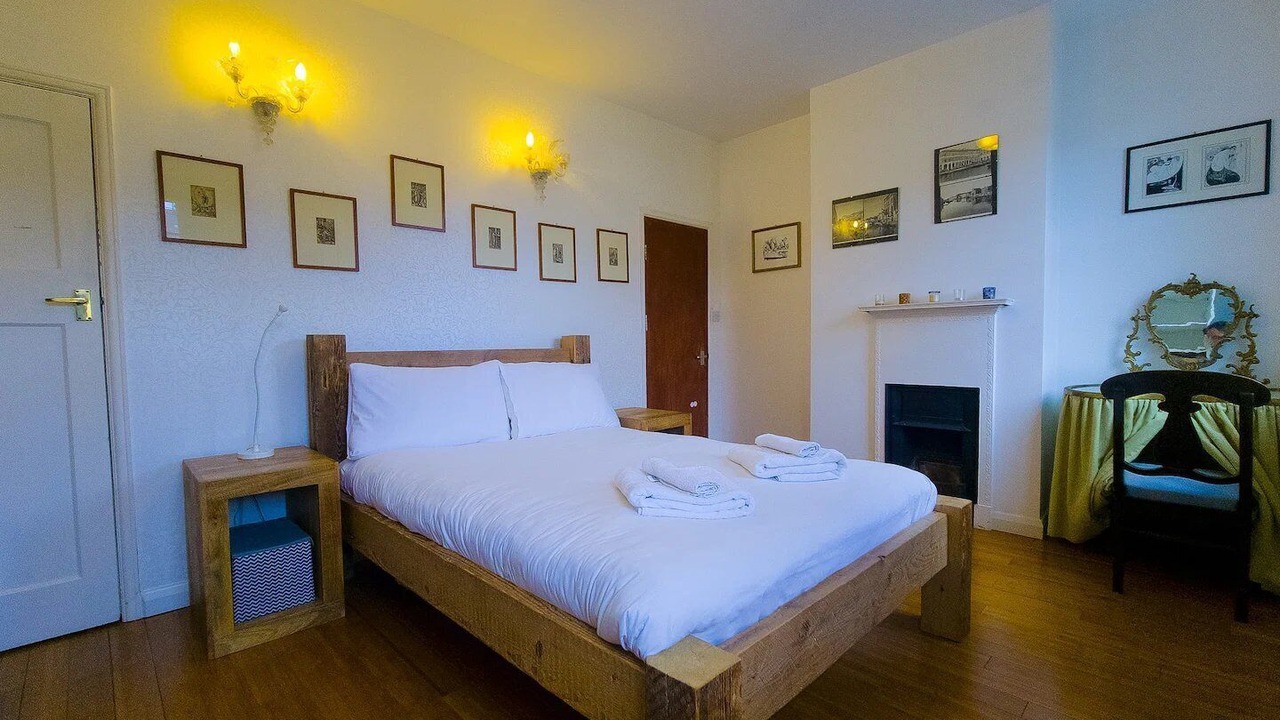 Photo of Bedroom in Island Gardens