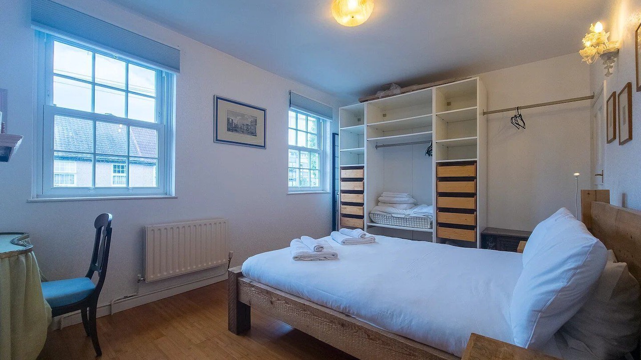 Photo of Bedroom in Island Gardens