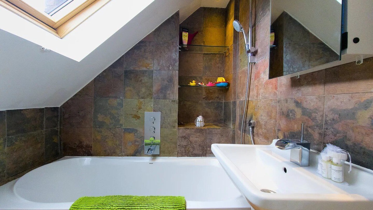 Photo of Bathroom in Island Gardens