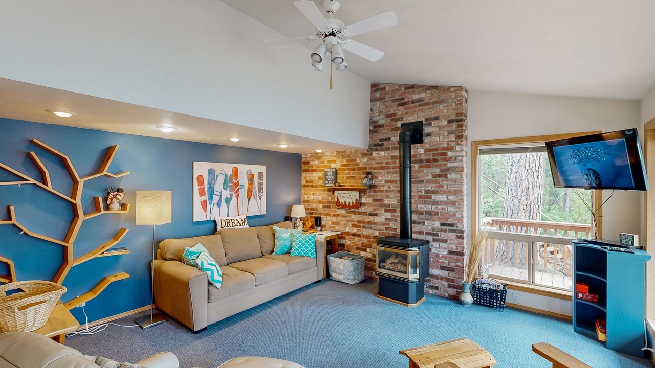 Photo of Livingroom in Loon Lake