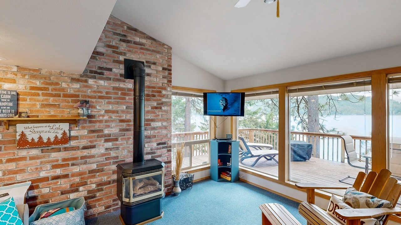 Photo of Livingroom in Loon Lake